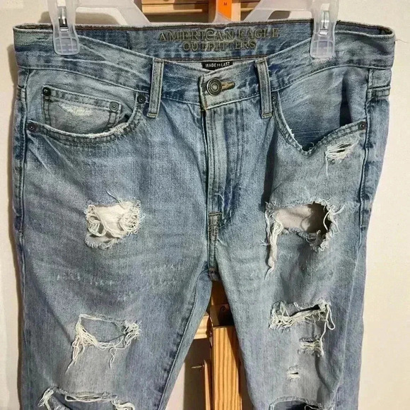 American Eagle Outfitters Made To Last Slim Distressed Mens light wash Jeans Siz - Picture 2 of 8